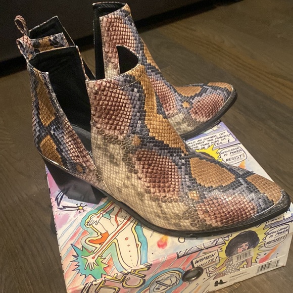 Jeffrey Campbell Cromwell booties. Grey wine snake silver. Size 11. Super cool - Picture 3 of 6